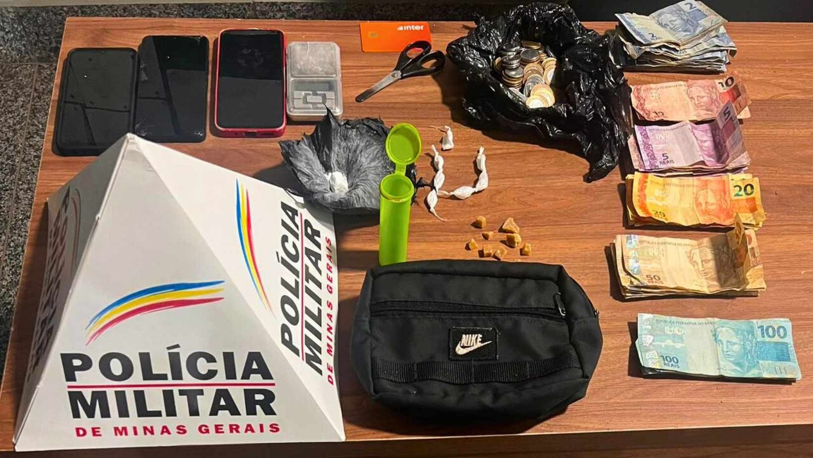 Após denúncia de disparo de arma de fogo, Polícia Militar flagra tráfico de drogas em São Gotardo