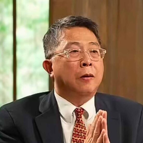 Cientista de Harvard defende que fórmula matemática comprova a existência de Deus
