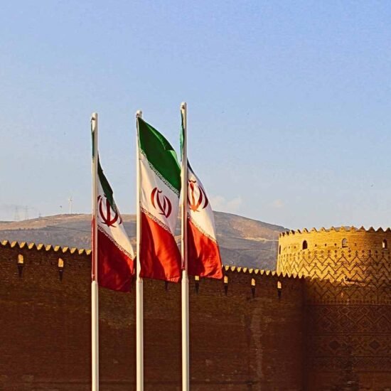 Comandante do exército iraniano promete “forte resposta” aos EUA após ataques