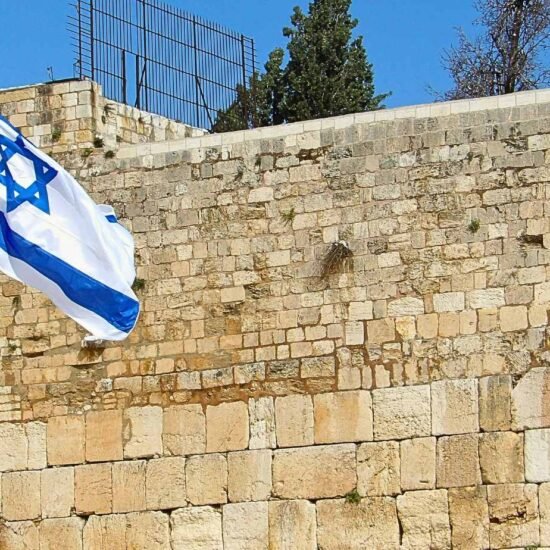 Israel acusa Irã de violar cessar-fogo e promete ataque "poderoso" contra Teerã