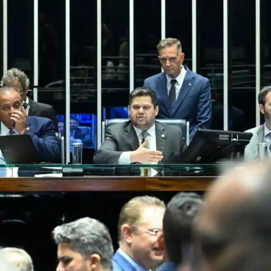 Alcolumbre promulga Lei da Dosimetria após derrubada de veto presidencial